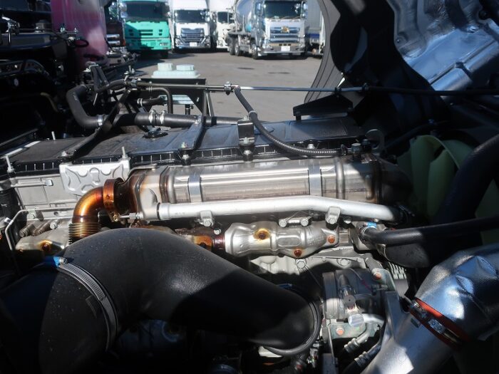 2697　三菱　トラクタ　リアエアサス　油圧ポンプ付　未使用車