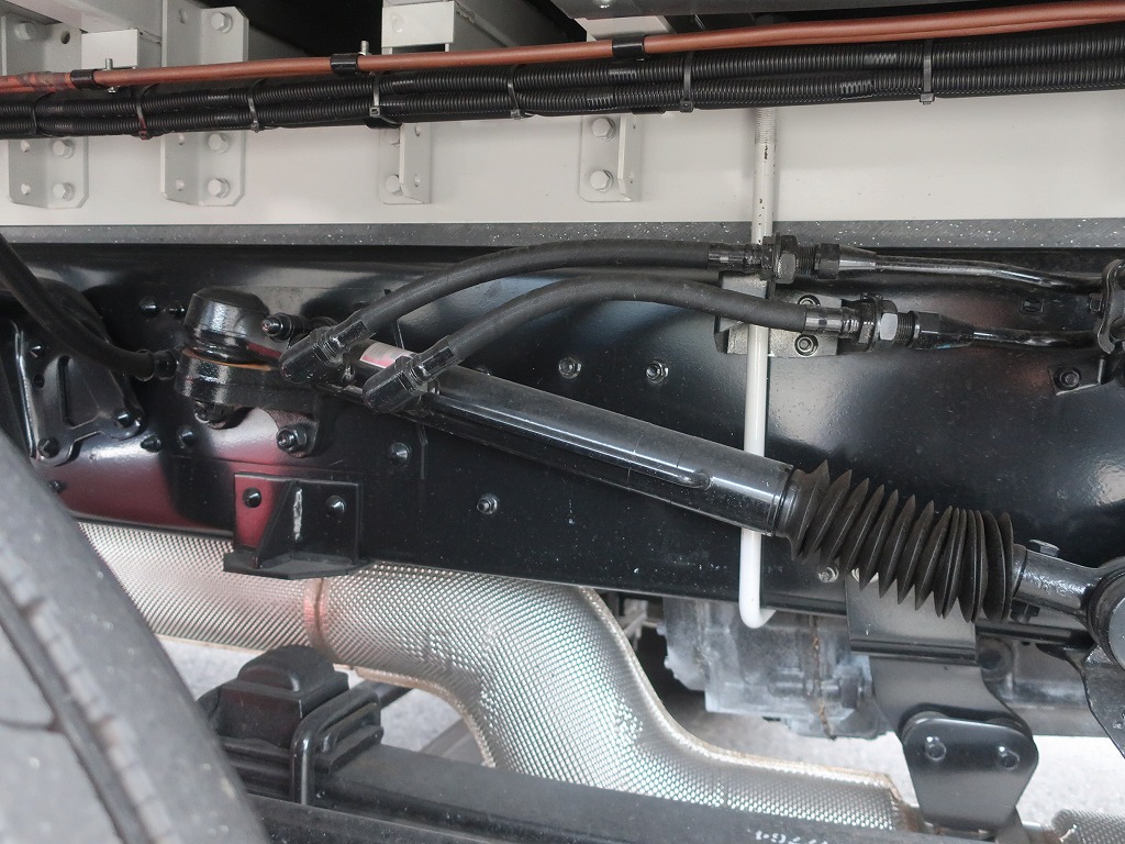 冷凍ウイング リアエアサス 未使用車