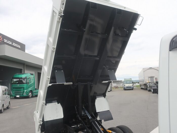 2790　三菱　ダンプ　低床　3ｔ4ナンバー　未使用車