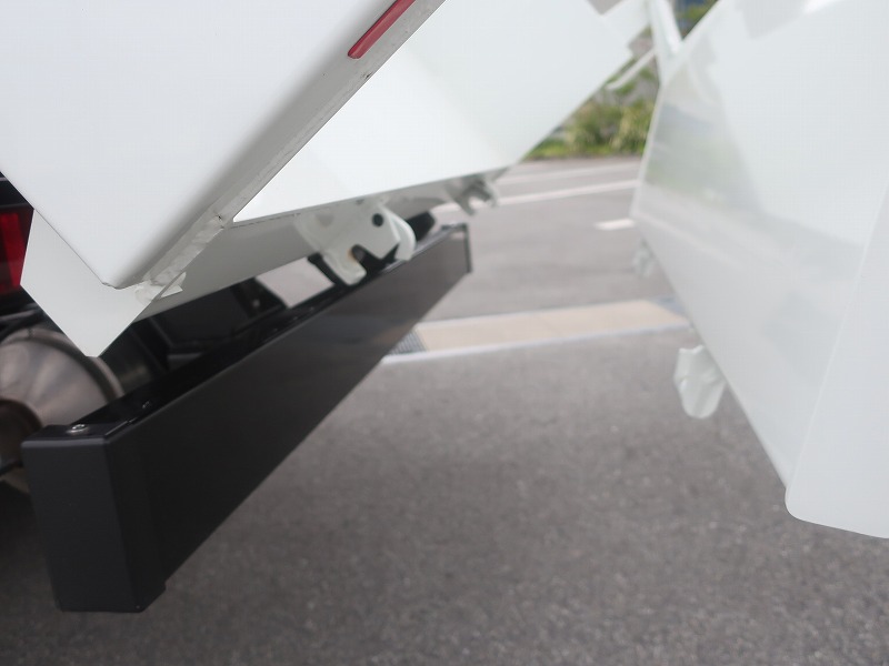 ダンプ　低床　3ｔ4ナンバー　未使用車