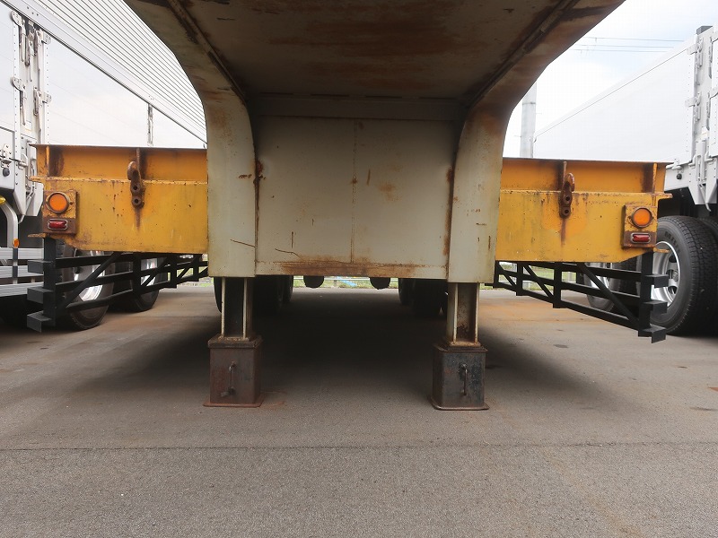 重機　運搬トレーラー
基準緩和　巾2,820mm



