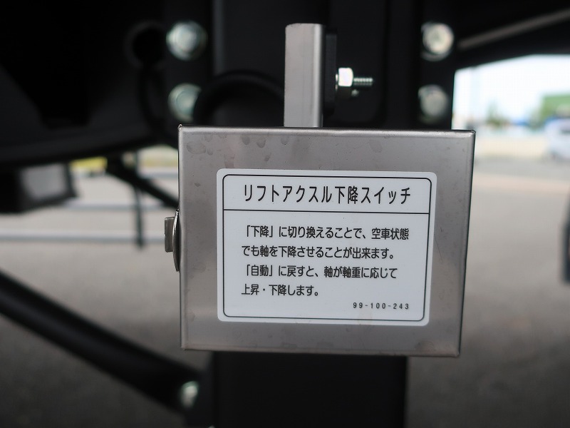 平床トレーラ　3軸　
リフトアクアスル　未登録