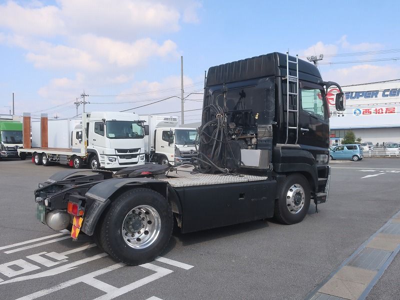 トラクタ　ハイルーフ
リアエアサス
ダンプ用油圧ポンプ付