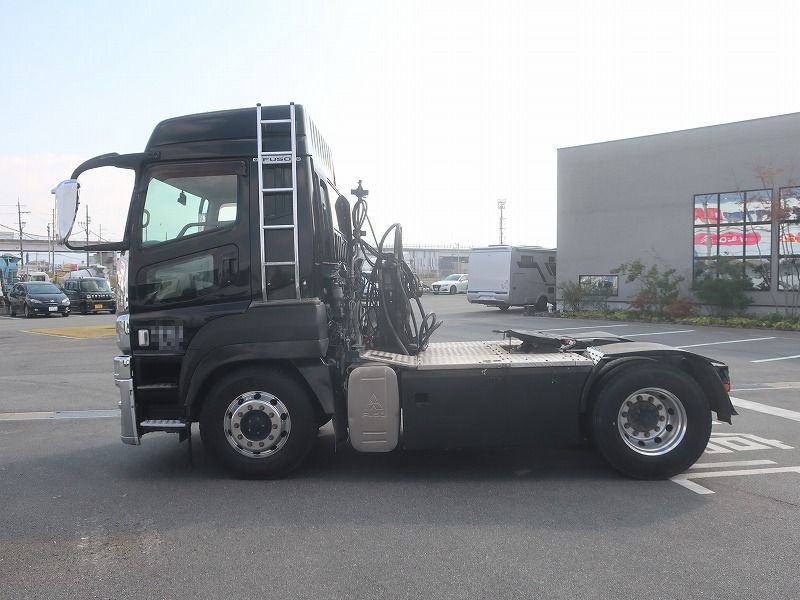 トラクタ　ハイルーフ
リアエアサス
ダンプ用油圧ポンプ付