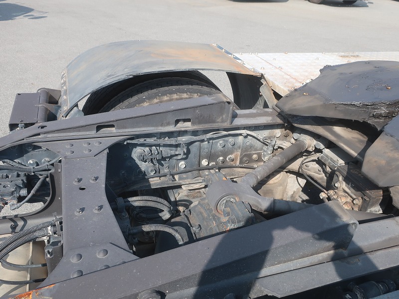 トラクタ　ハイルーフ
リアエアサス
ダンプ用油圧ポンプ付