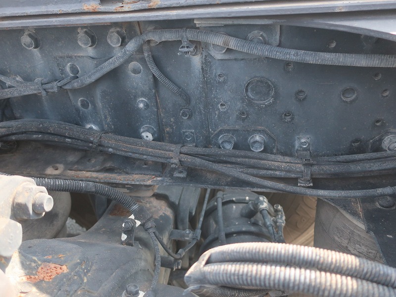 トラクタ　ハイルーフ
リアエアサス
ダンプ用油圧ポンプ付