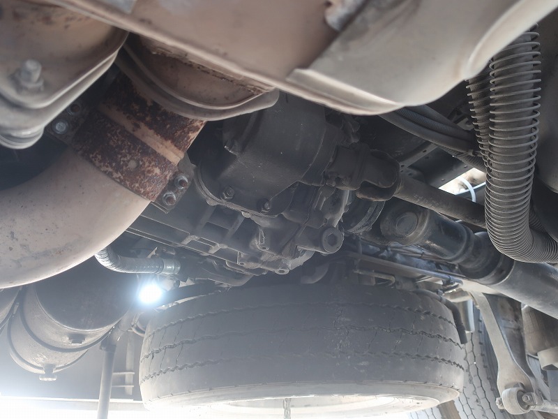 トラクタ　ハイルーフ
リアエアサス
ダンプ用油圧ポンプ付