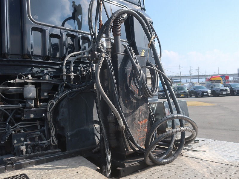 トラクタ　ハイルーフ
リアエアサス
ダンプ用油圧ポンプ付