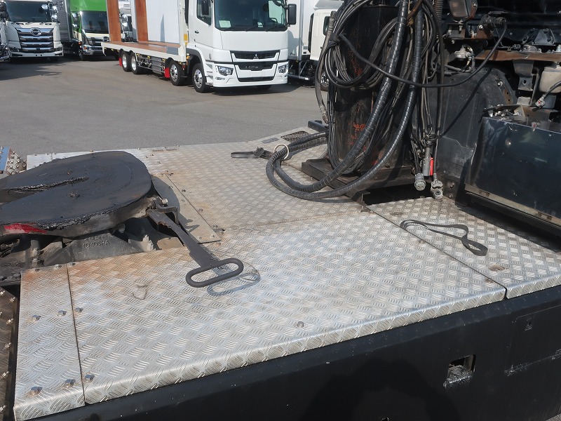 トラクタ　ハイルーフ
リアエアサス
ダンプ用油圧ポンプ付