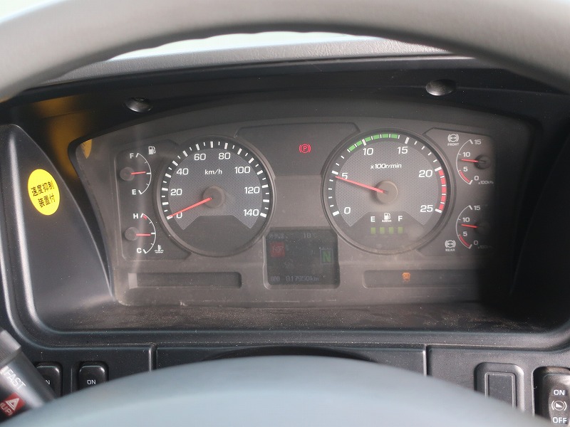 トラクタ　ハイルーフ
リアエアサス
ダンプ用油圧ポンプ付