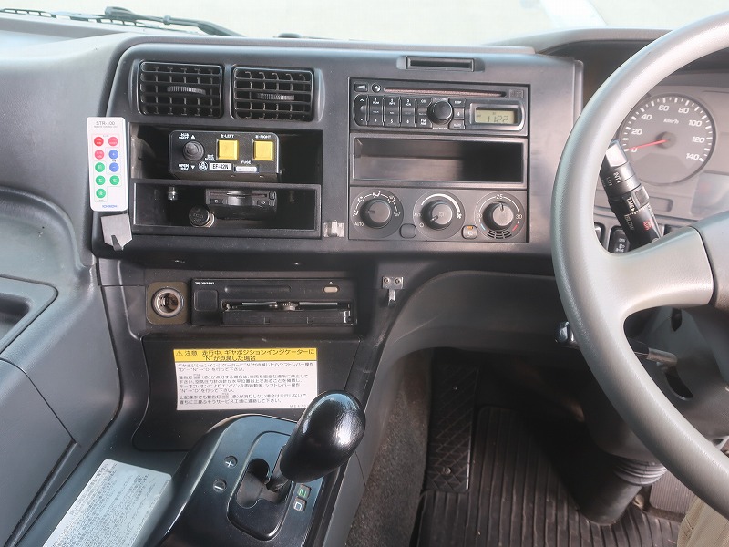 トラクタ　ハイルーフ
リアエアサス
ダンプ用油圧ポンプ付