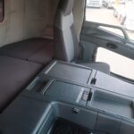 トラクタ　ハイルーフ
リアエアサス
ダンプ用油圧ポンプ付