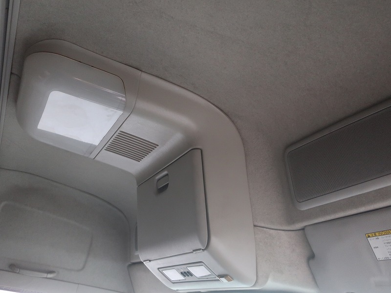 トラクタ　ハイルーフ
リアエアサス
ダンプ用油圧ポンプ付