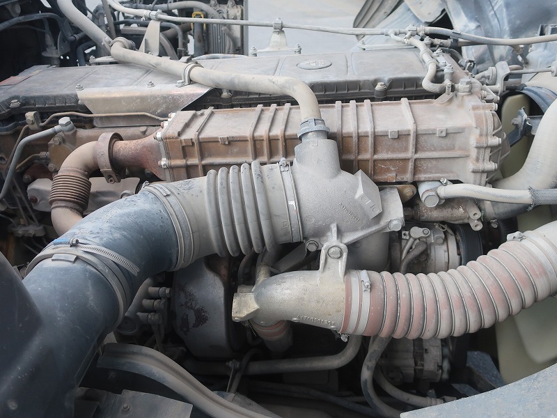 トラクタ　ハイルーフ
リアエアサス
ダンプ用油圧ポンプ付