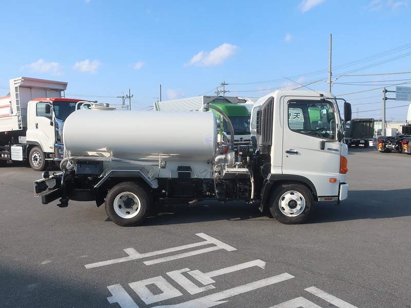 散水車　サブエンジン式