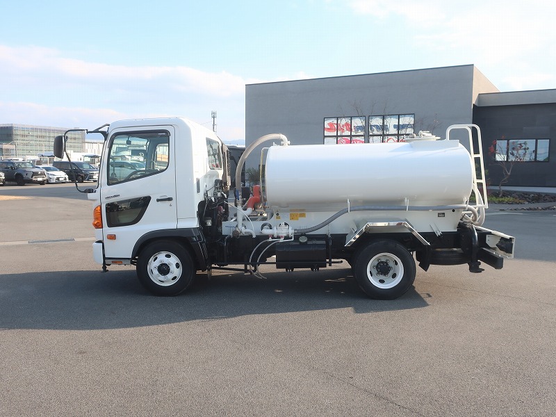 散水車　サブエンジン式