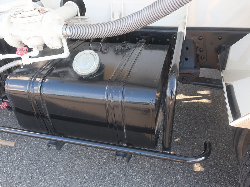 散水車　サブエンジン式