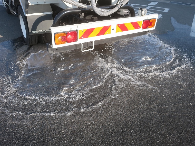 散水車　サブエンジン式