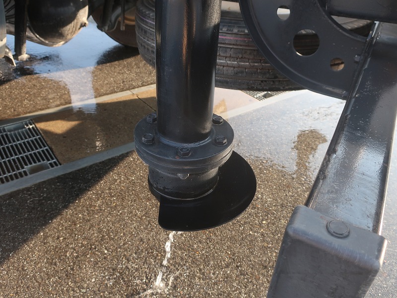 散水車　サブエンジン式