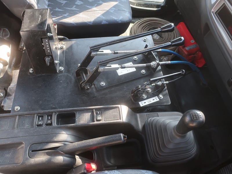 散水車　サブエンジン式