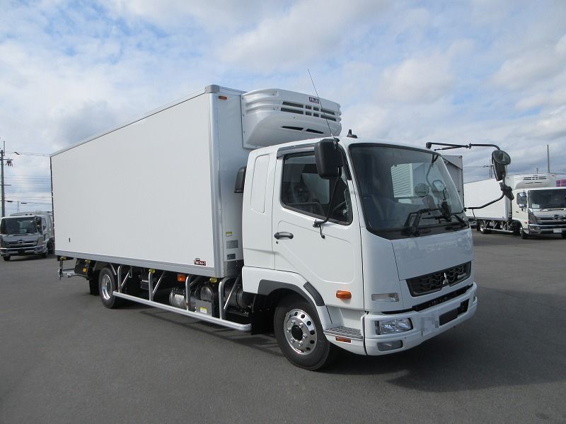 冷蔵冷凍車　リアエアサス
格納ゲート付　未使用車