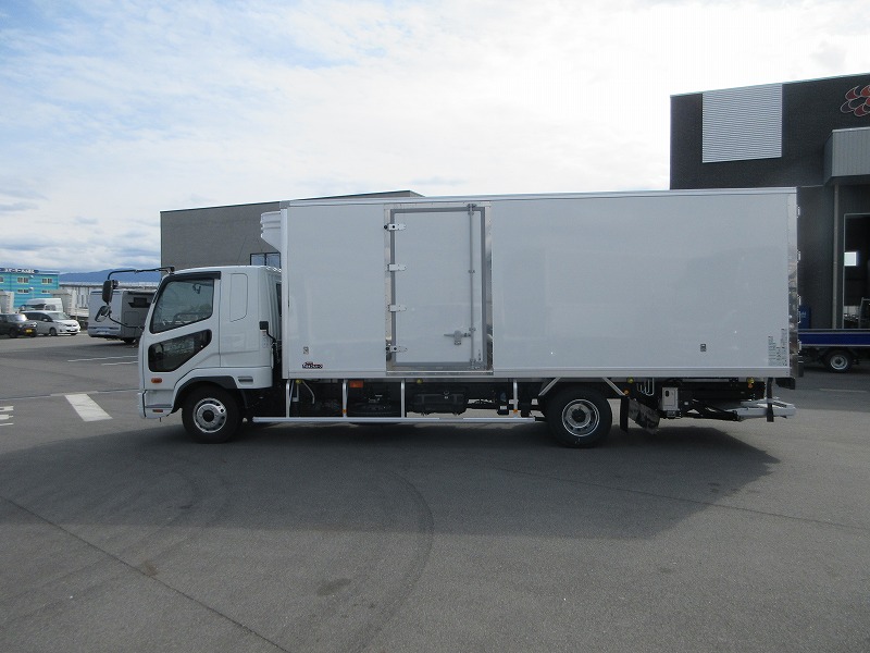 冷蔵冷凍車　リアエアサス
格納ゲート付　未使用車