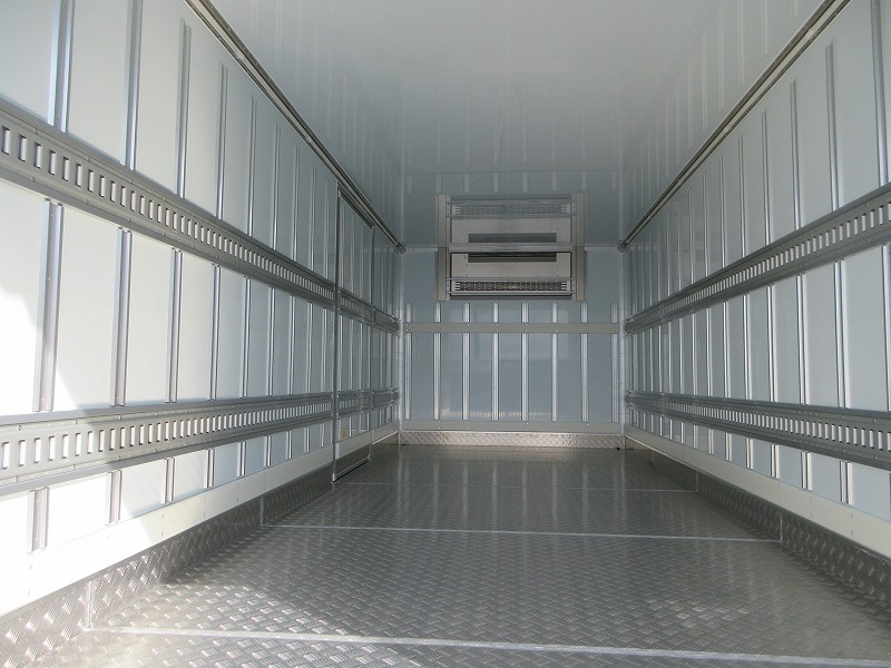 冷蔵冷凍車　リアエアサス
格納ゲート付　未使用車