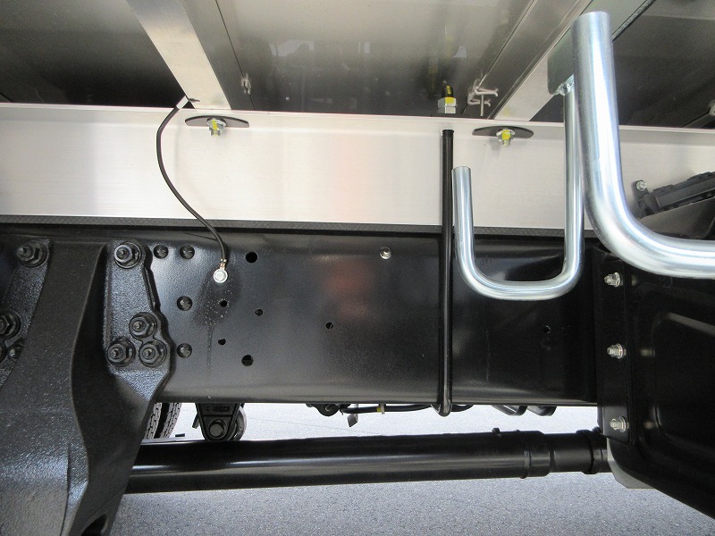 冷蔵冷凍車　リアエアサス
格納ゲート付　未使用車