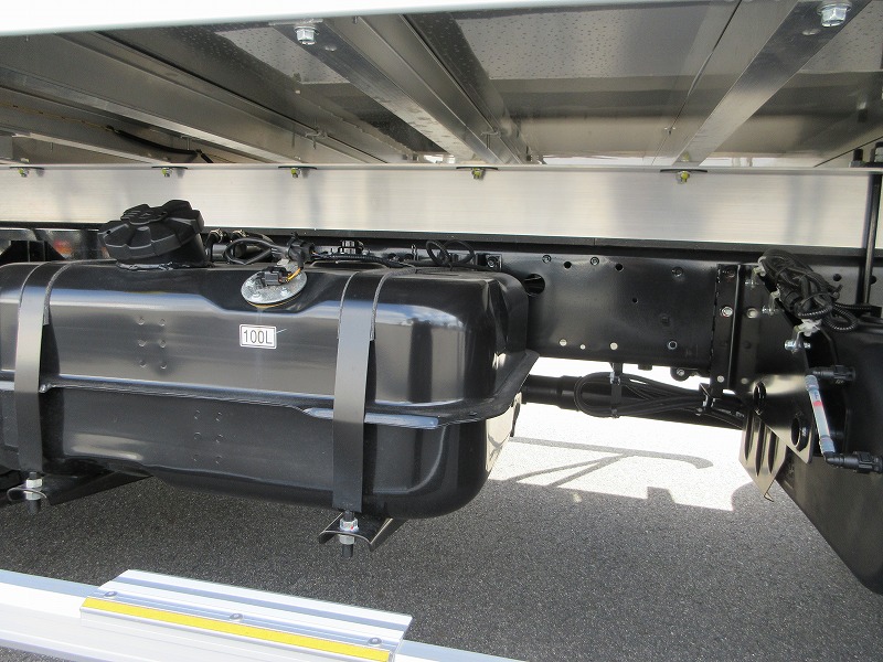 冷蔵冷凍車　リアエアサス
格納ゲート付　未使用車