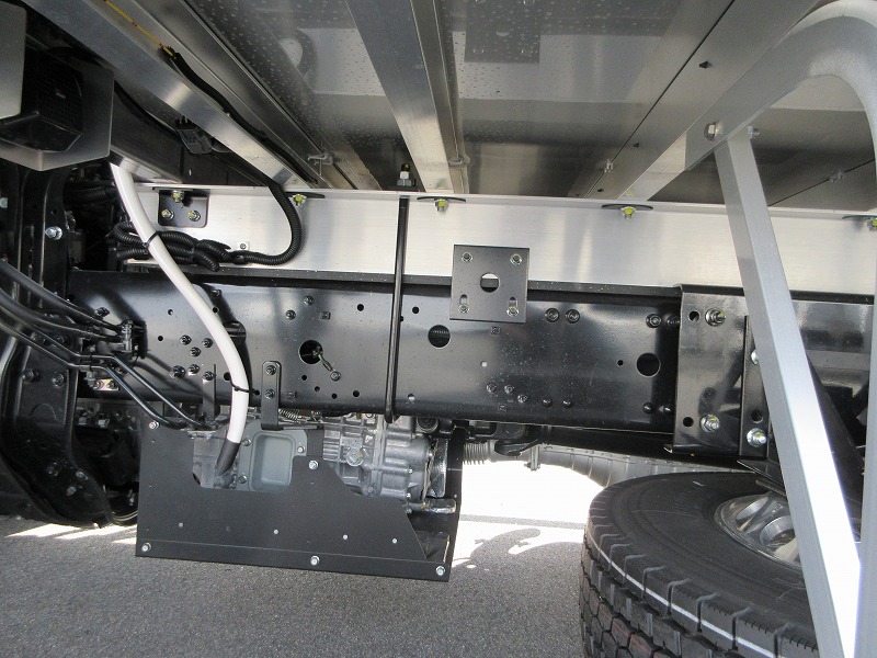 冷蔵冷凍車　リアエアサス
格納ゲート付　未使用車