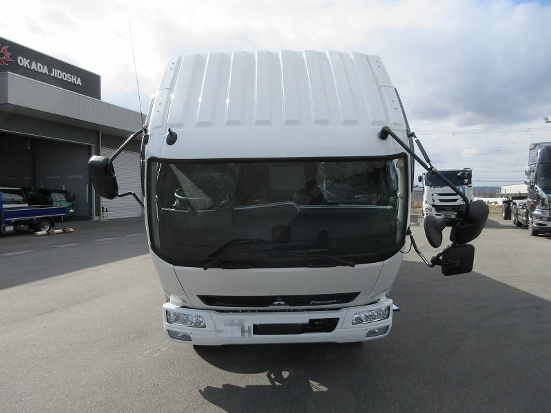 冷蔵冷凍車　リアエアサス
格納ゲート付　未使用車