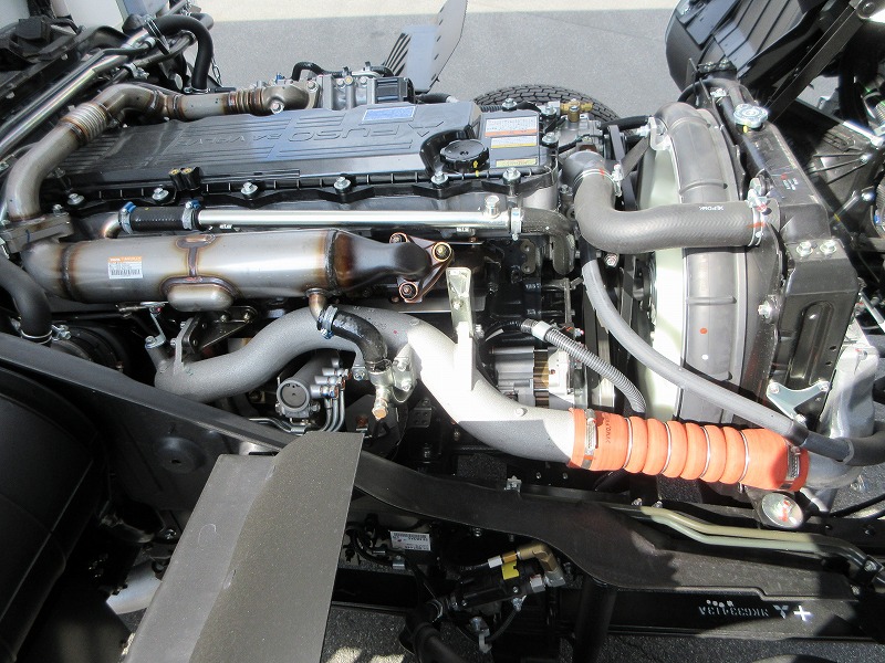 冷蔵冷凍車　リアエアサス
格納ゲート付　未使用車