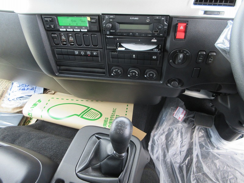 冷蔵冷凍車　リアエアサス
格納ゲート付　未使用車