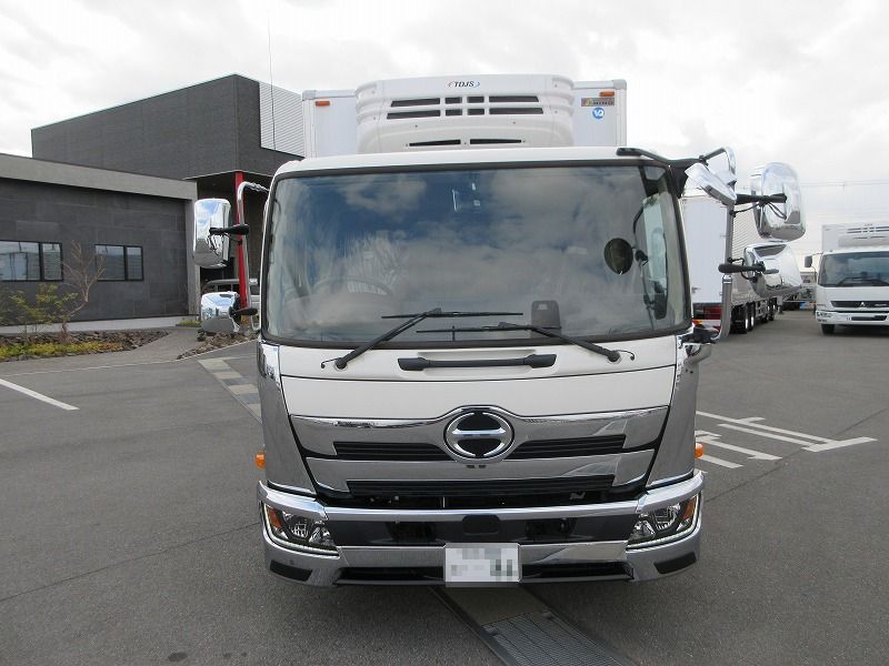 冷蔵冷凍車　リアエアサス
格納ゲート付　未使用車
