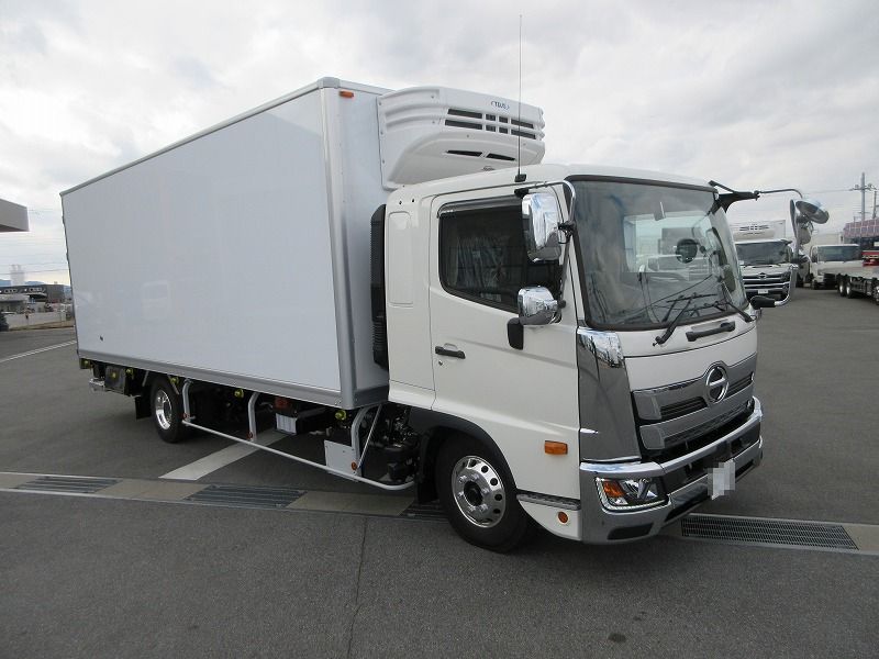 冷蔵冷凍車　リアエアサス
格納ゲート付　未使用車