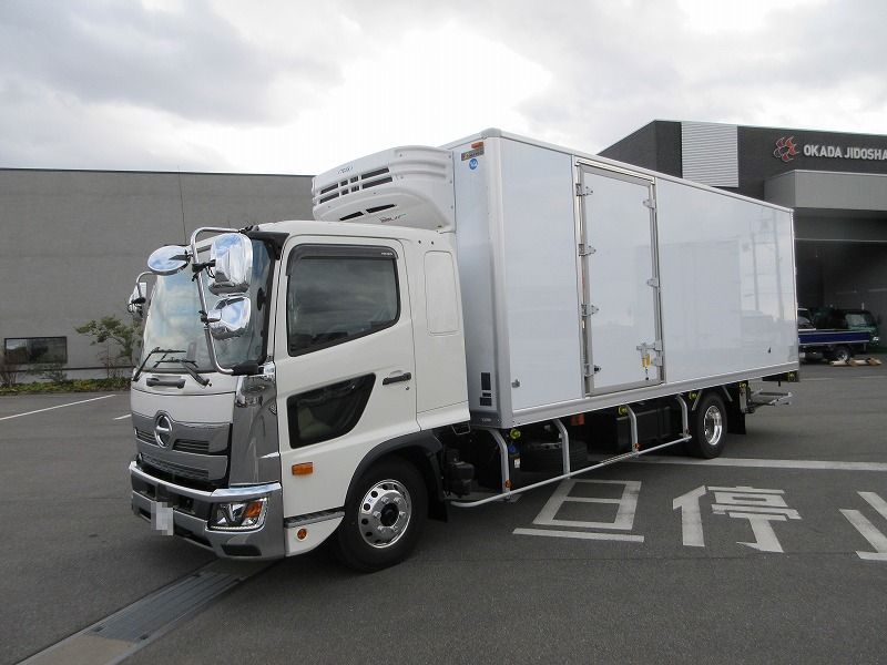 冷蔵冷凍車　リアエアサス
格納ゲート付　未使用車