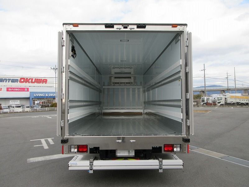 冷蔵冷凍車　リアエアサス
格納ゲート付　未使用車