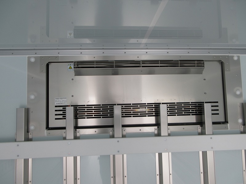 冷蔵冷凍車　リアエアサス
格納ゲート付　未使用車