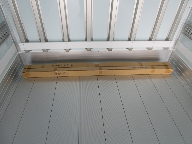 冷蔵冷凍車　リアエアサス
格納ゲート付　未使用車