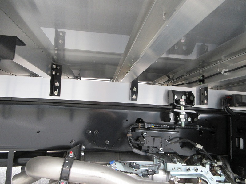 冷蔵冷凍車　リアエアサス
格納ゲート付　未使用車