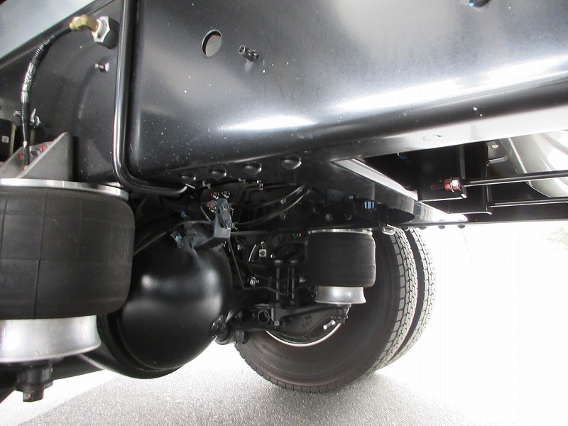 冷蔵冷凍車　リアエアサス
格納ゲート付　未使用車