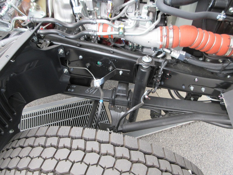 冷蔵冷凍車　リアエアサス
格納ゲート付　未使用車