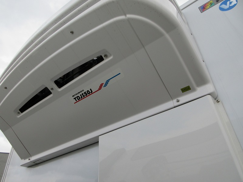 冷蔵冷凍車　リアエアサス
格納ゲート付　未使用車