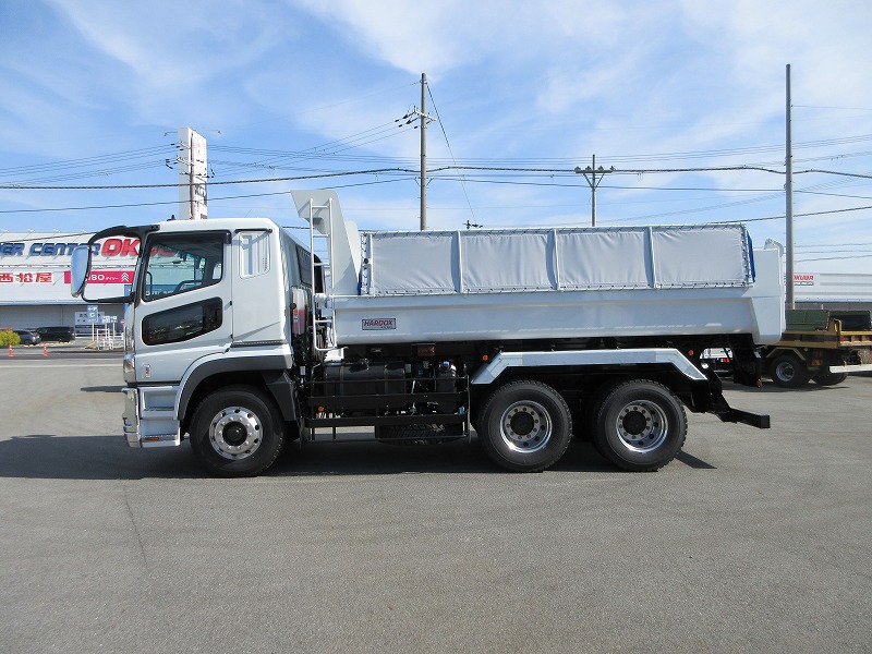 ダンプ　未使用車
