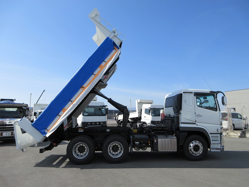 ダンプ　未使用車