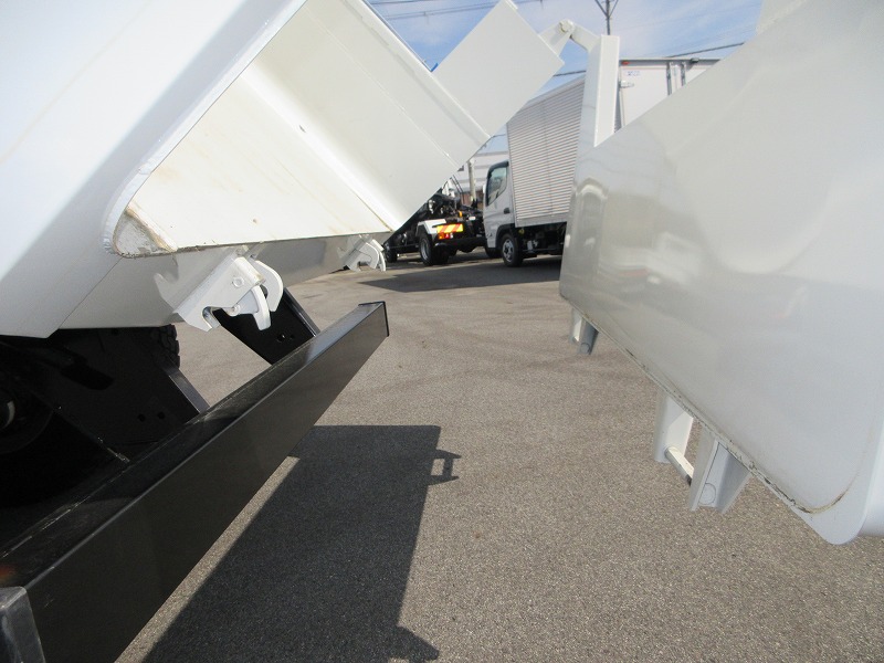 ダンプ　未使用車