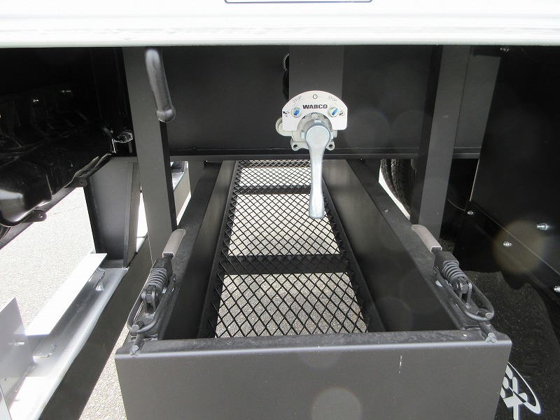 平床トレーラ　3軸
リフトアクスル　未使用車