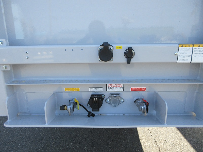 ウイングトレーラ　3軸
リフトアクスル　未使用車