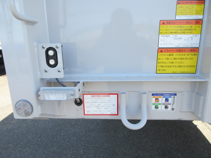 ウイングトレーラ　3軸
リフトアクスル　未使用車