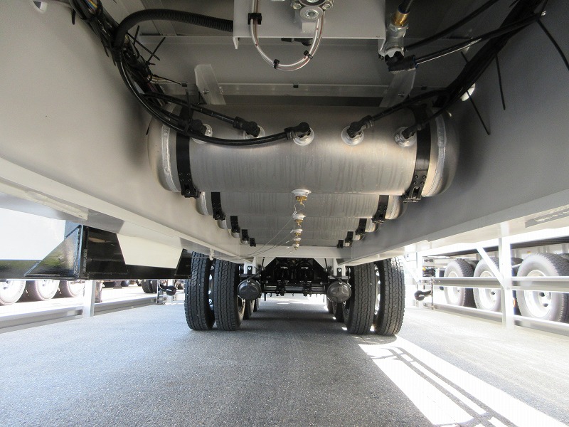 ウイングトレーラ　3軸
リフトアクスル　未使用車